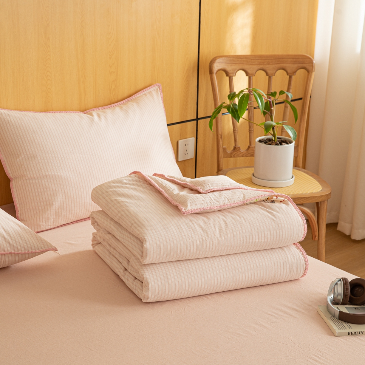 91家纺网 家纺一手货源 找家纺 丽美人家纺 2026新款全棉色织条纹夏被夏凉被空调被 条纹粉