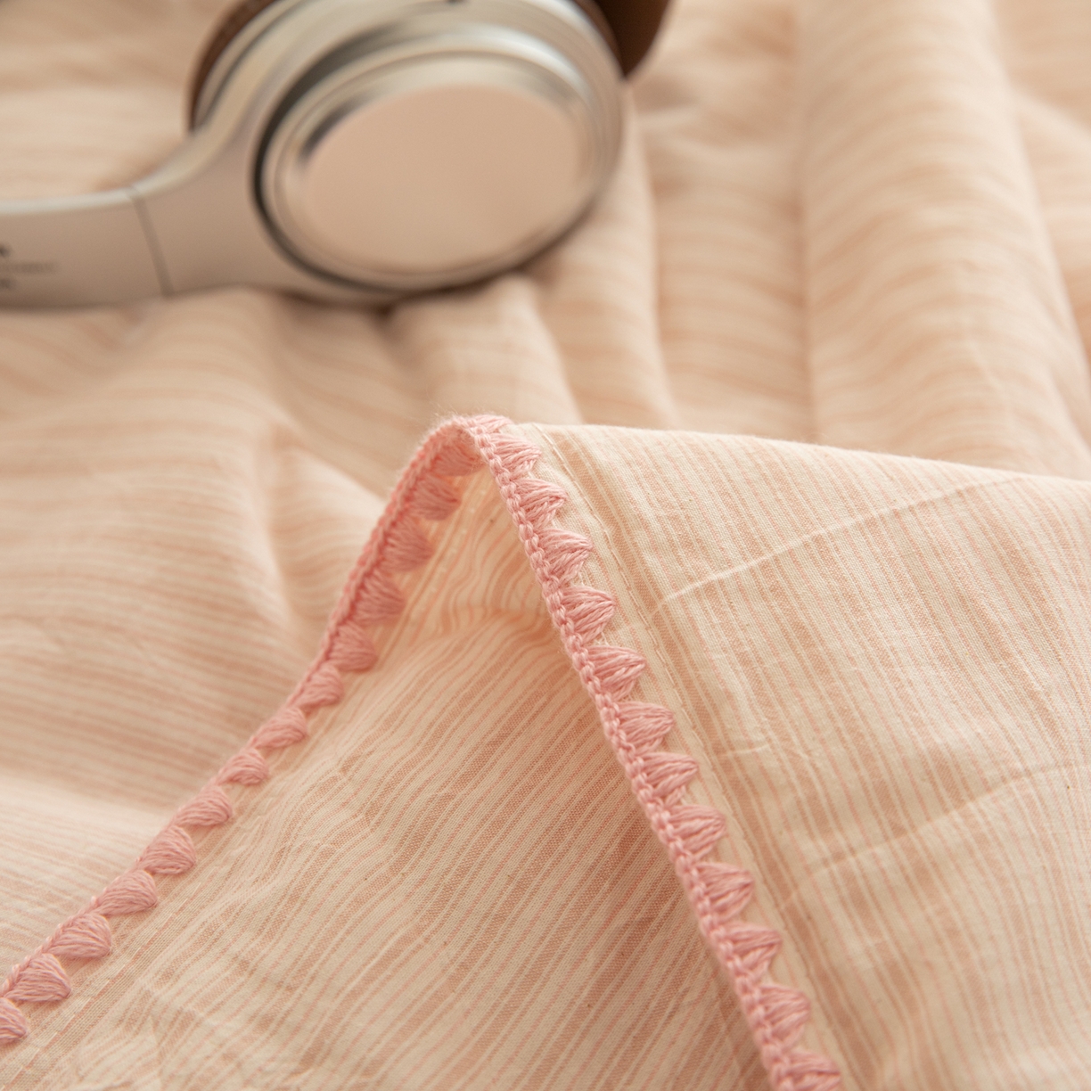 91家纺网 家纺一手货源 找家纺 丽美人家纺 2026新款全棉色织条纹夏被夏凉被空调被 条纹粉