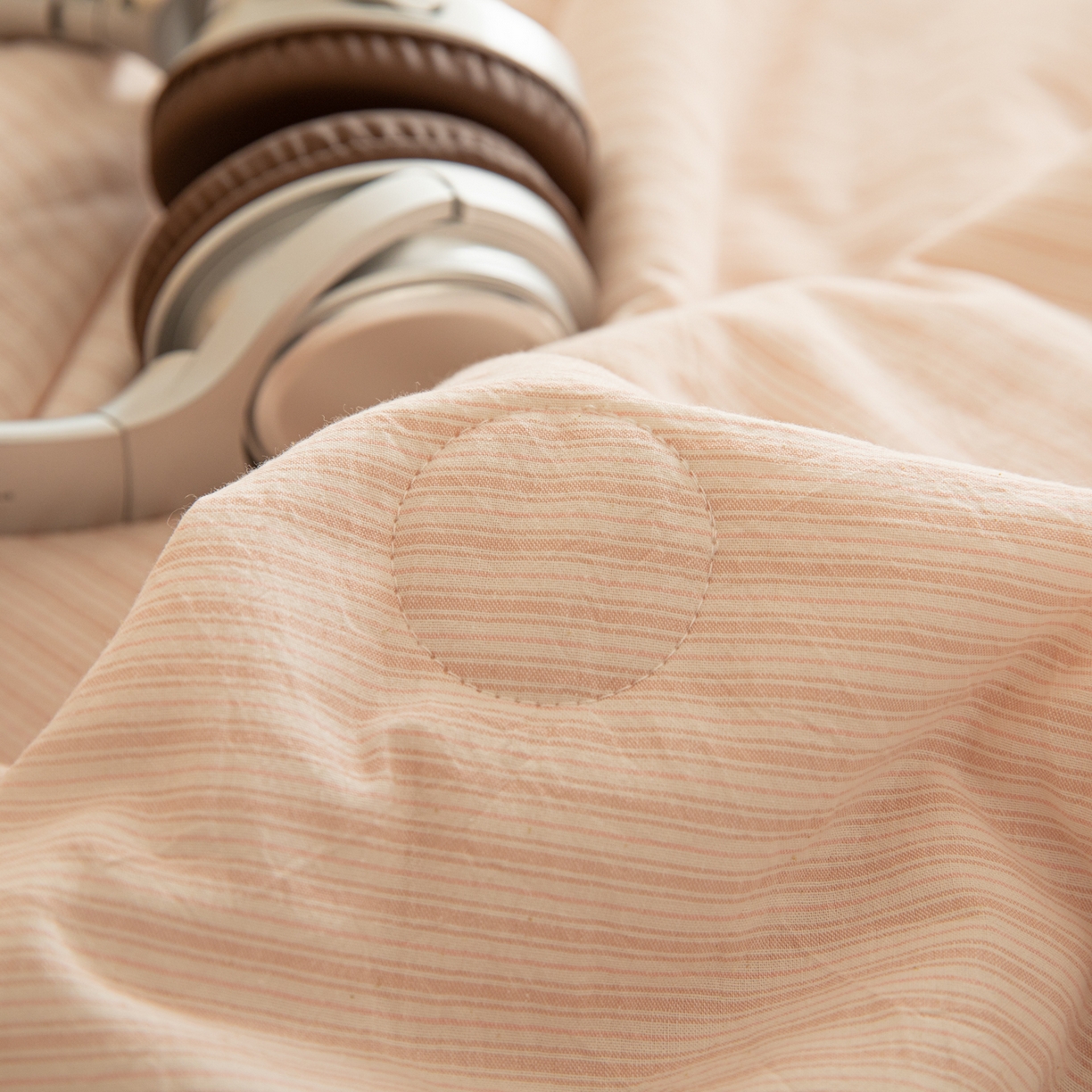 91家纺网 家纺一手货源 找家纺 丽美人家纺 2026新款全棉色织条纹夏被夏凉被空调被 条纹粉