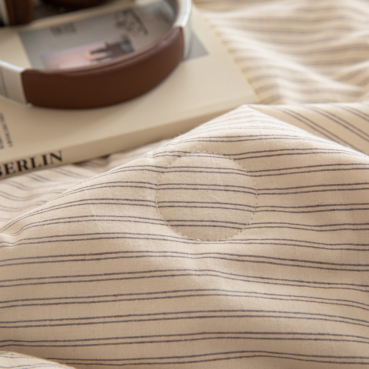 91家纺网 家纺一手货源 找家纺 丽美人家纺 2026新款全棉色织条纹夏被夏凉被空调被 条纹咖