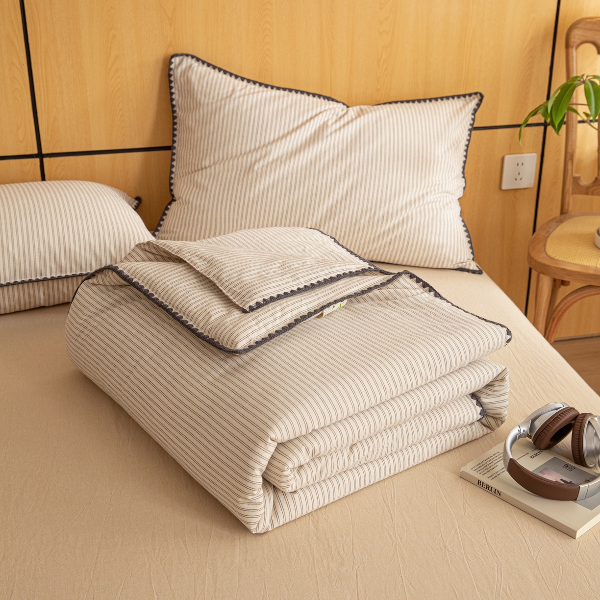 91家纺网 家纺一手货源 找家纺 丽美人家纺 2026新款全棉色织条纹夏被夏凉被空调被 条纹咖