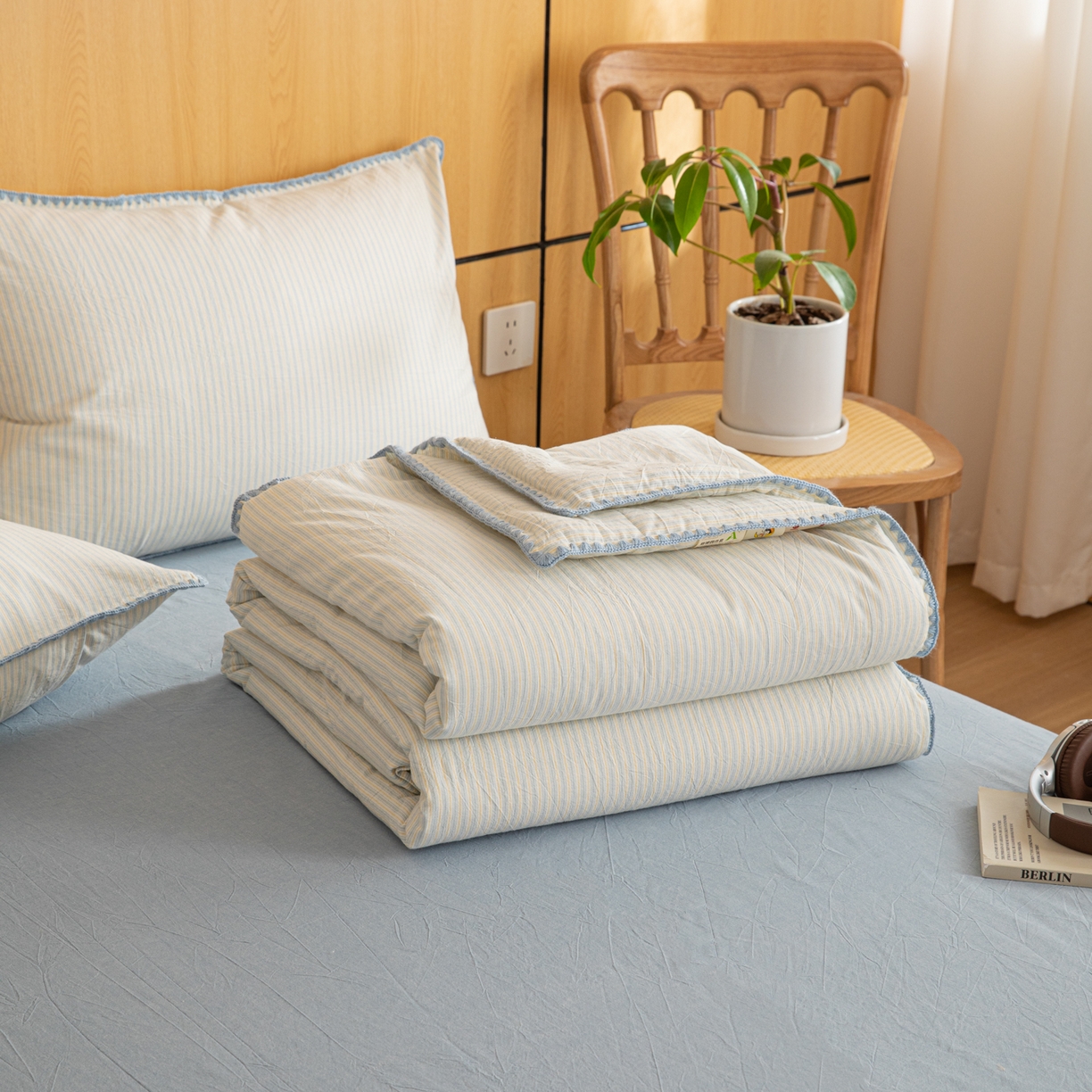 91家纺网 家纺一手货源 找家纺 丽美人家纺 2026新款全棉色织条纹夏被夏凉被空调被 条纹蓝