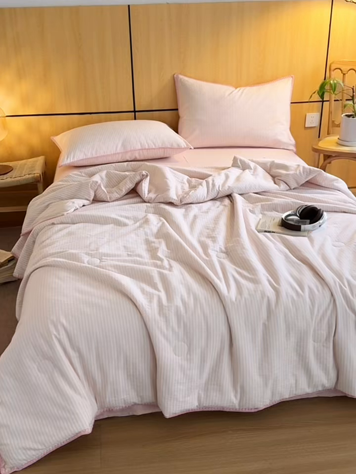 91家纺网 家纺一手货源 找家纺 丽美人家纺 2026新款全棉色织条纹夏被夏凉被空调被 条纹粉