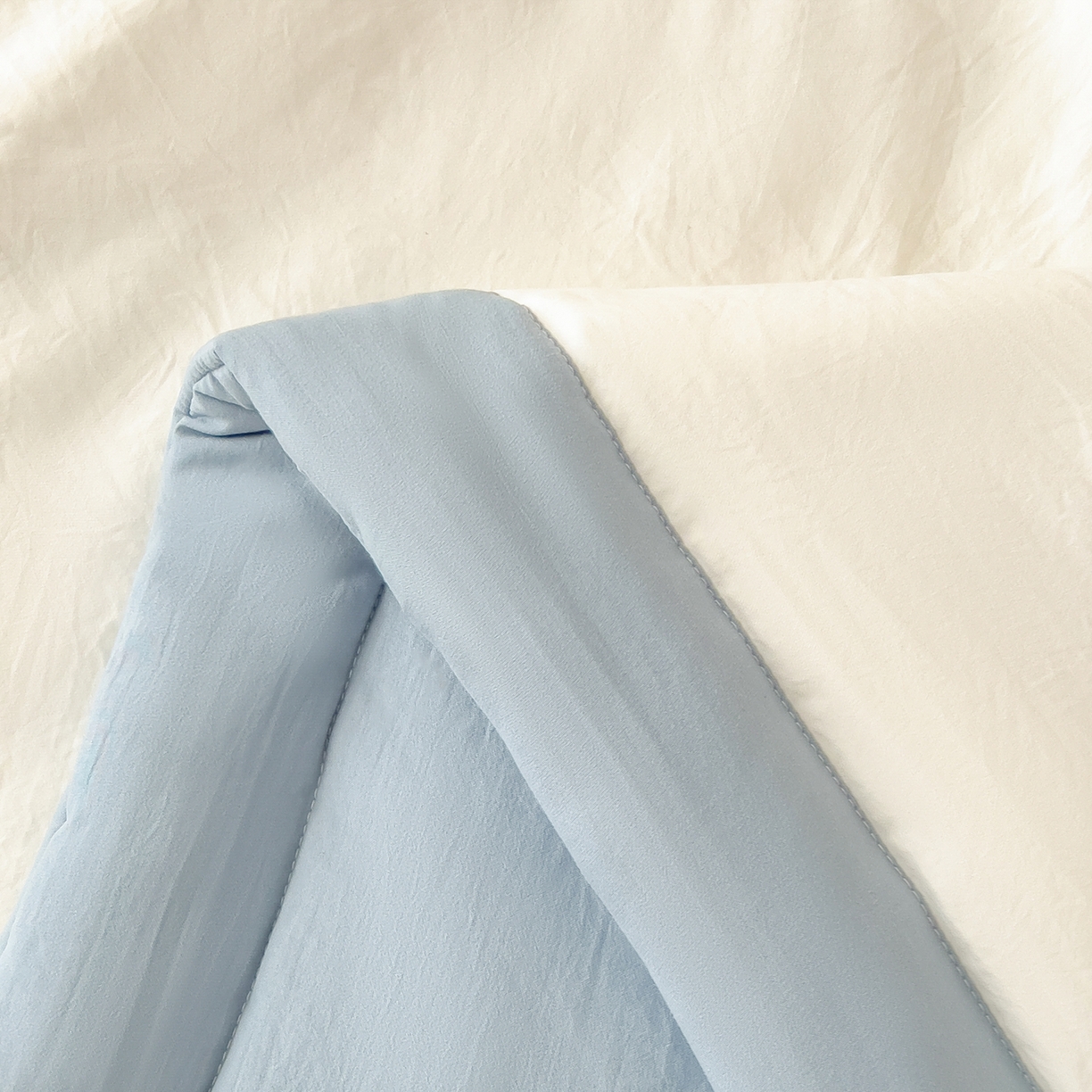 91家纺网 家纺一手货源 找家纺 好尚居 2026新款纯色烫画夏被夏凉被空调被-棉记 棉记-白蓝