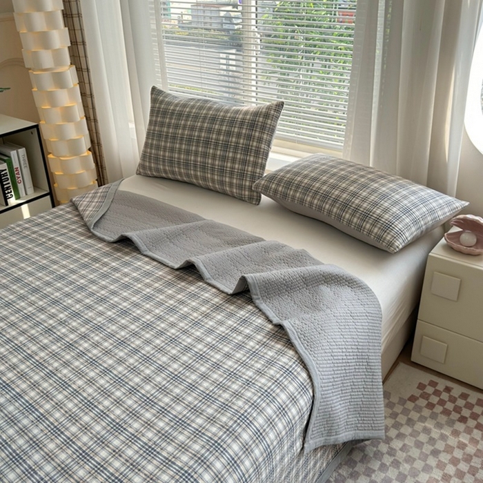 91家纺网 家纺一手货源 找家纺 梦精灵家纺 2026新款全棉纯棉色织水洗棉四件套绗缝夹棉床盖防滑床单四季通用米单人学生宿舍 利奥-蓝