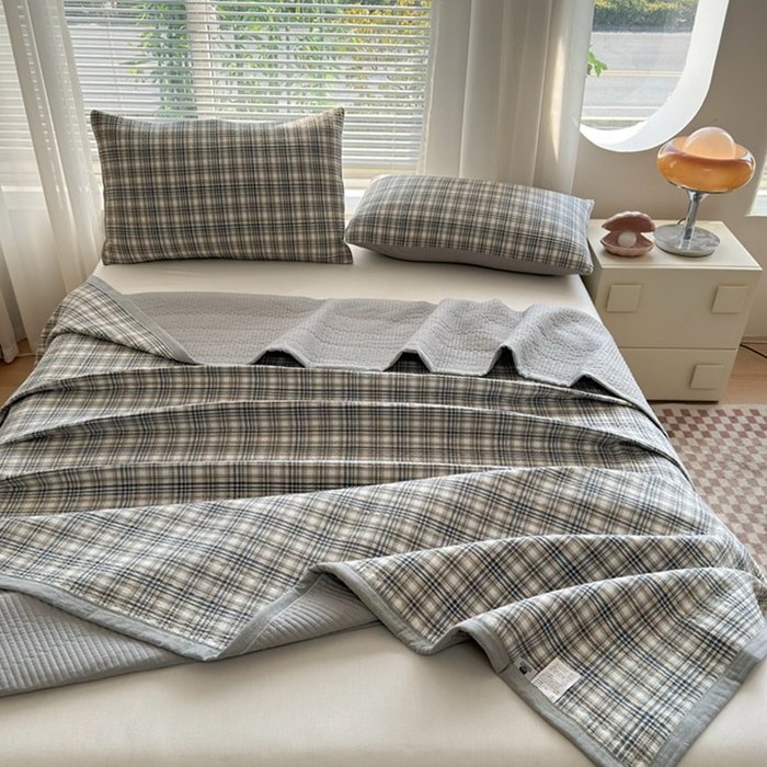 91家纺网 家纺一手货源 找家纺 梦精灵家纺 2026新款全棉纯棉色织水洗棉四件套绗缝夹棉床盖防滑床单四季通用米单人学生宿舍 利奥-蓝