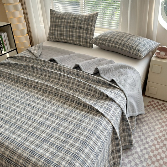 91家纺网 家纺一手货源 找家纺 梦精灵家纺 2026新款全棉纯棉色织水洗棉四件套绗缝夹棉床盖防滑床单四季通用米单人学生宿舍 利奥-蓝