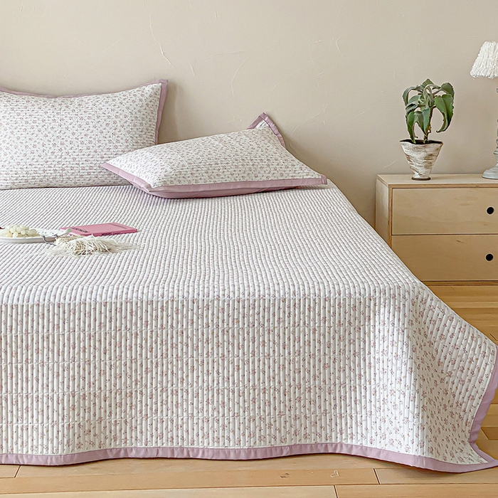 91家纺网 家纺一手货源 找家纺 黛舒家居 2026年春夏款纱洗莫代尔夹棉单床单三件套 粉黛花笺