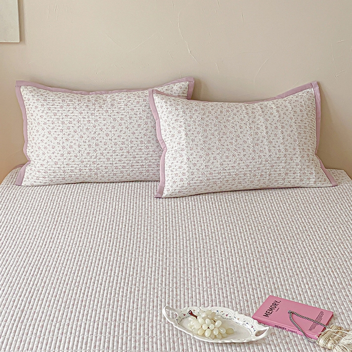 91家纺网 家纺一手货源 找家纺 黛舒家居 2026年春夏款纱洗莫代尔夹棉单床单三件套 粉黛花笺