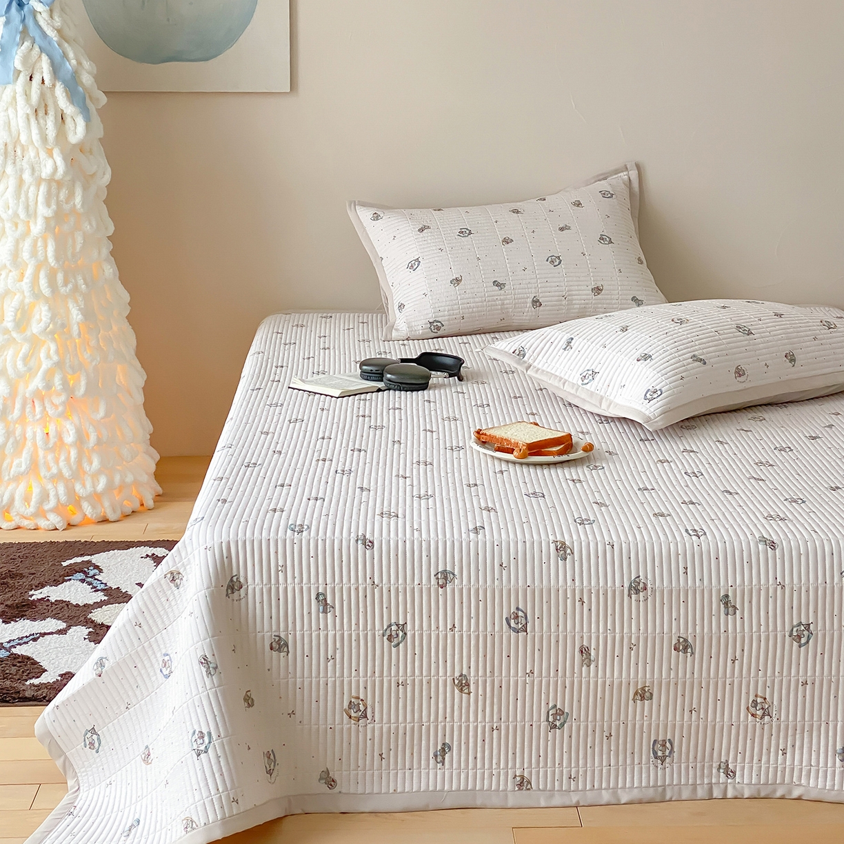 91家纺网 家纺一手货源 找家纺 黛舒家居 2026年春夏款纱洗莫代尔夹棉单床单三件套 米象小园