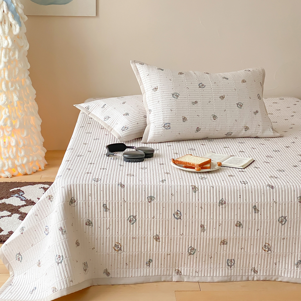 91家纺网 家纺一手货源 找家纺 黛舒家居 2026年春夏款纱洗莫代尔夹棉单床单三件套 米象小园