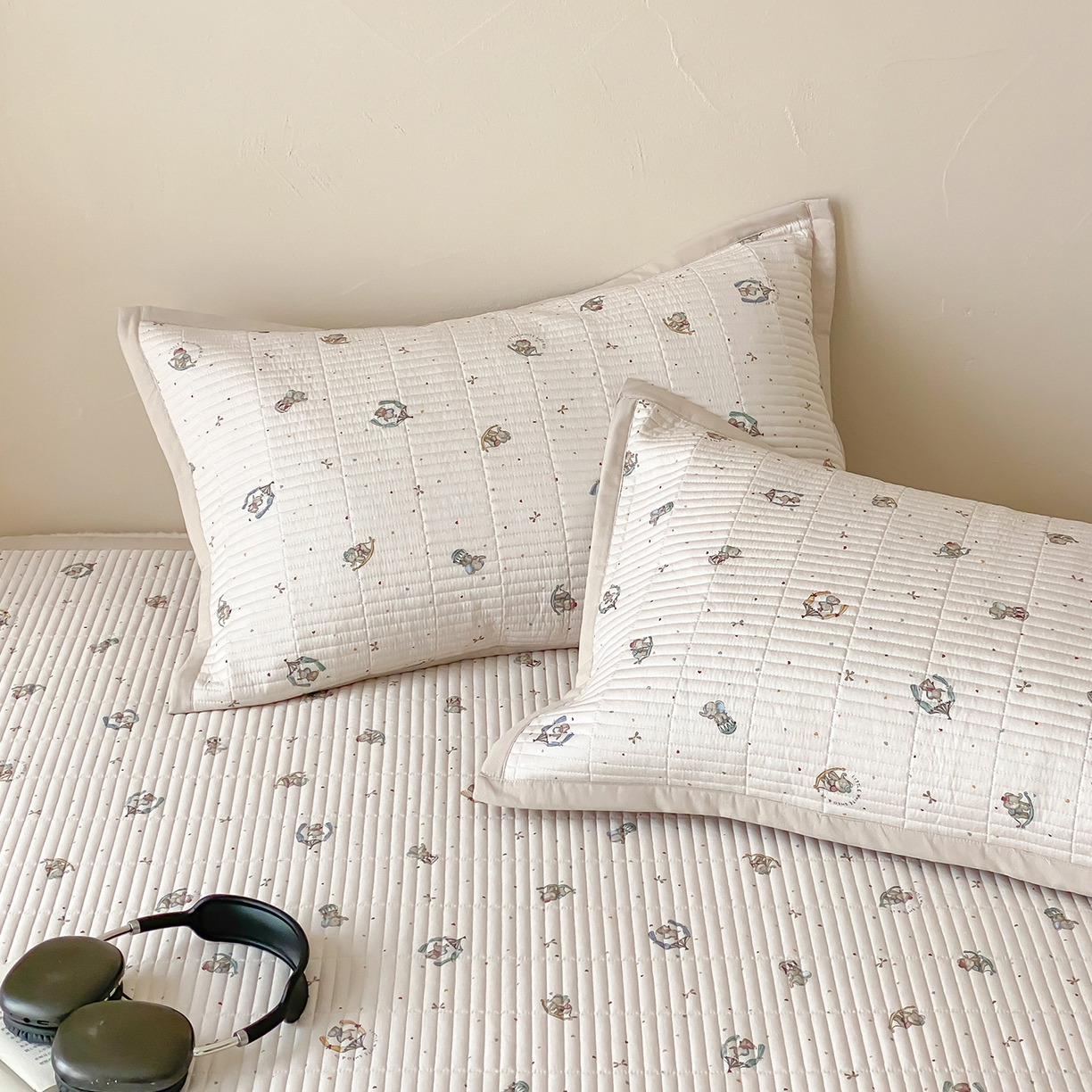 91家纺网 家纺一手货源 找家纺 黛舒家居 2026年春夏款纱洗莫代尔夹棉单床单三件套 米象小园