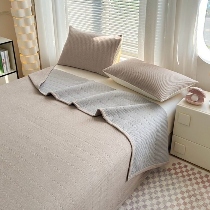 91家纺网 家纺一手货源 找家纺 梦精灵家纺 2026新款全棉纯棉色织水洗棉四件套绗缝夹棉床盖防滑床单四季通用米单人学生宿舍 棕咖