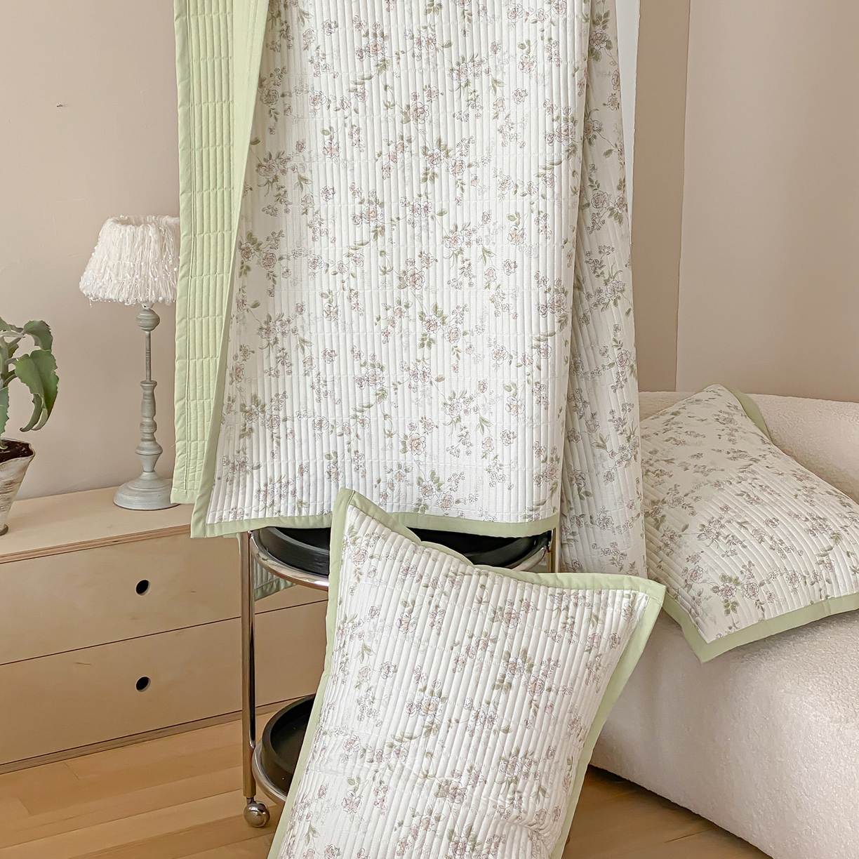 91家纺网 家纺一手货源 找家纺 黛舒家居 2026年春夏款纱洗莫代尔夹棉单床单三件套 浅夏繁花