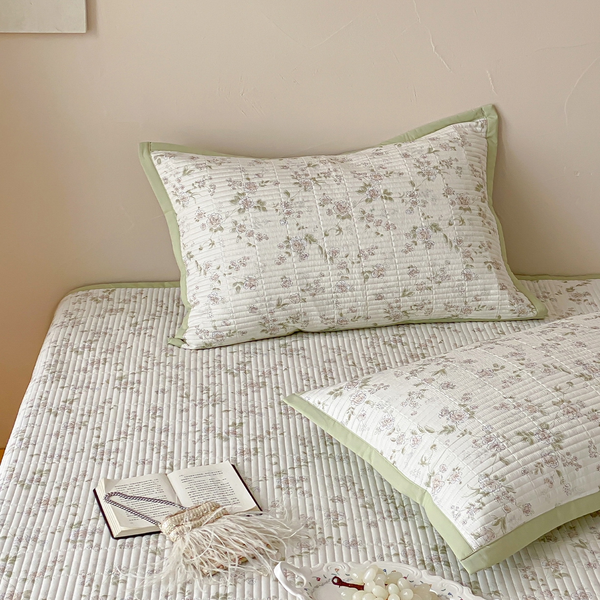 91家纺网 家纺一手货源 找家纺 黛舒家居 2026年春夏款纱洗莫代尔夹棉单床单三件套 浅夏繁花