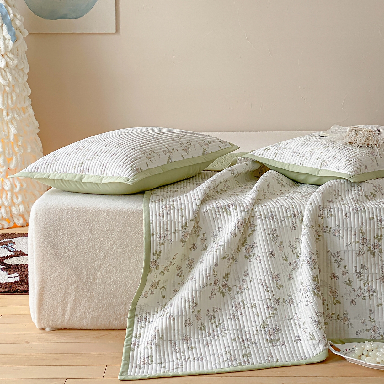 91家纺网 家纺一手货源 找家纺 黛舒家居 2026年春夏款纱洗莫代尔夹棉单床单三件套 浅夏繁花