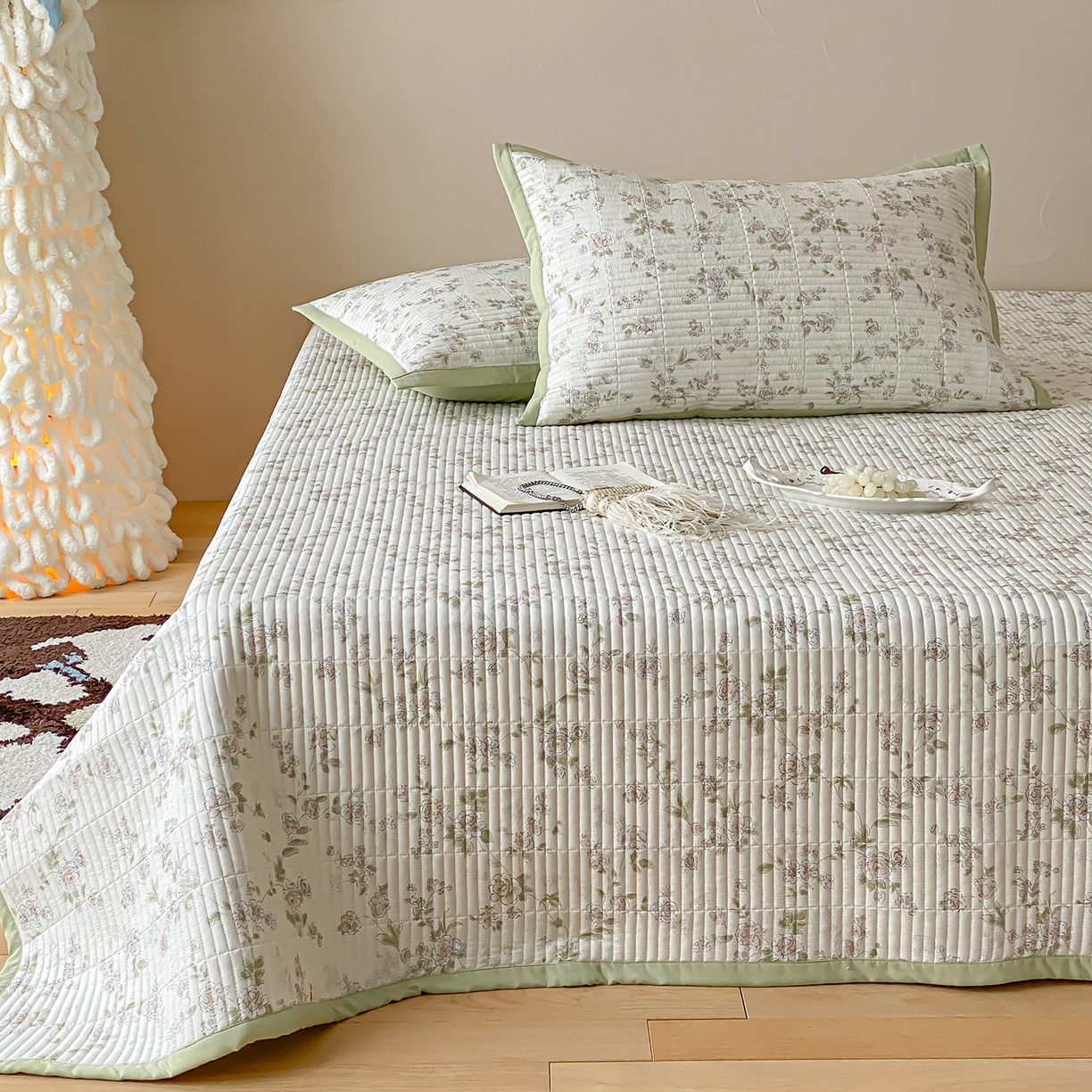 91家纺网 家纺一手货源 找家纺 黛舒家居 2026年春夏款纱洗莫代尔夹棉单床单三件套 浅夏繁花