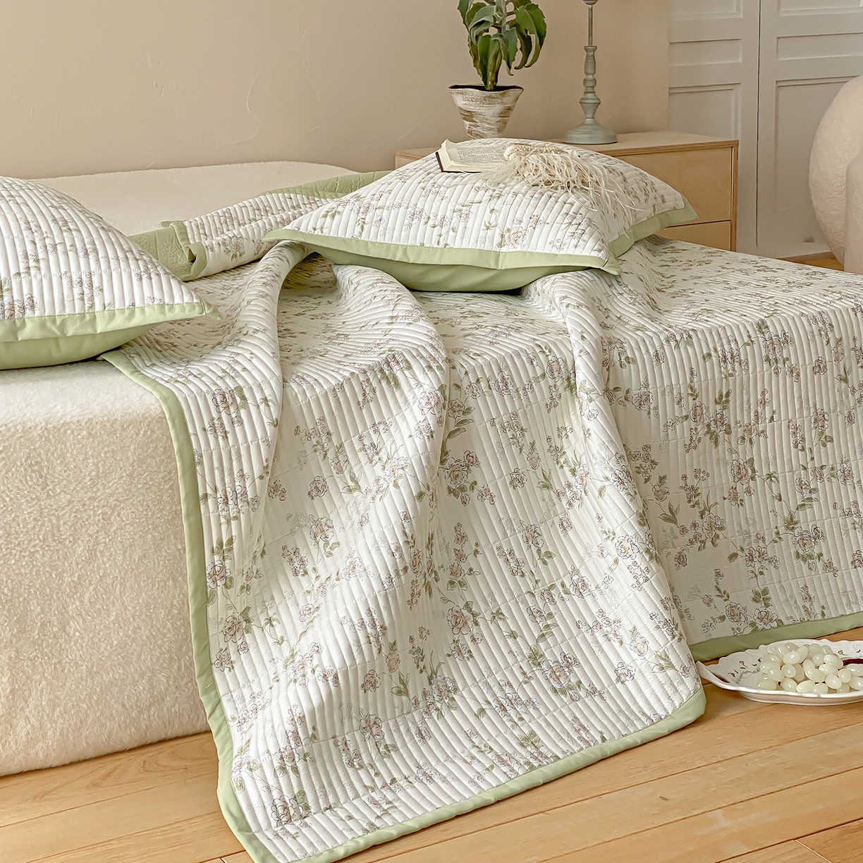 91家纺网 家纺一手货源 找家纺 黛舒家居 2026年春夏款纱洗莫代尔夹棉单床单三件套 浅夏繁花