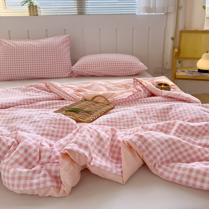 91家纺网 家纺一手货源 找家纺 桔禾家纺 2026新款水洗云朵棉无印风格子大豆夏被夏凉被空调被直播爆款 粉小格