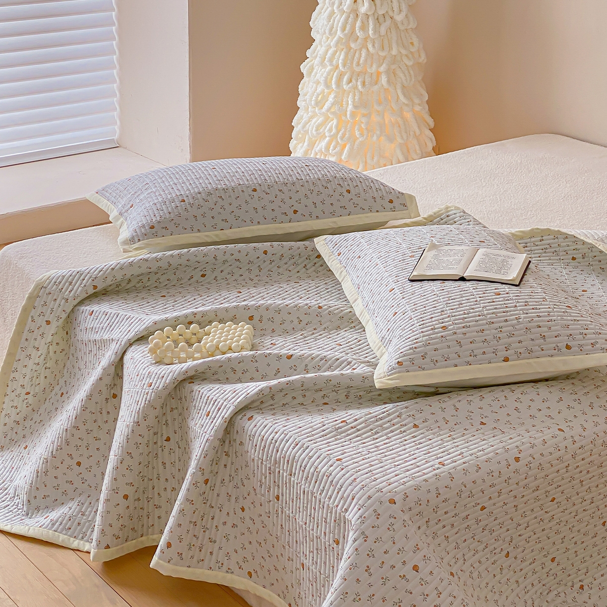 91家纺网 家纺一手货源 找家纺 黛舒家居 2026年春夏款纱洗莫代尔夹棉单床单三件套 鲜橙漫夏