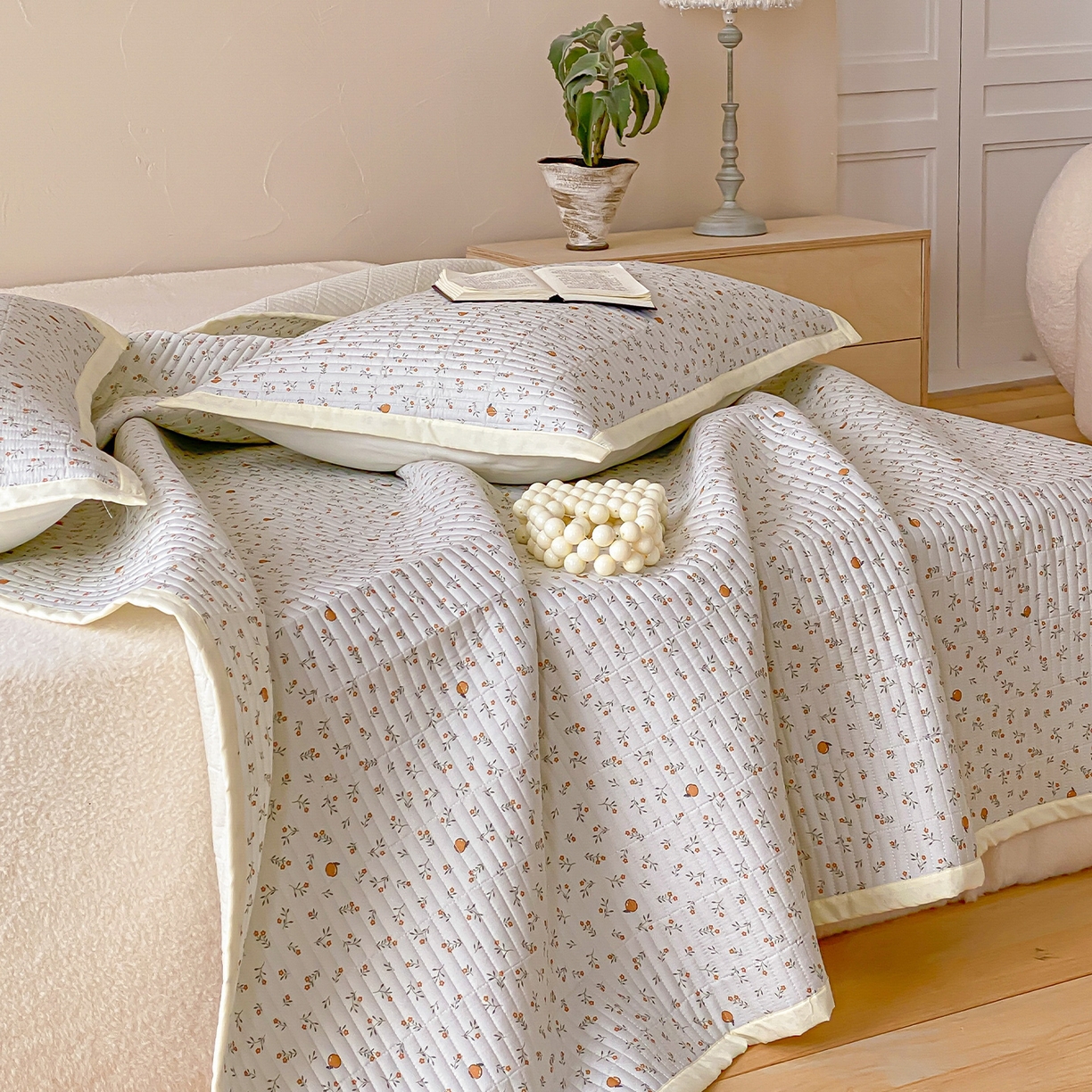 91家纺网 家纺一手货源 找家纺 黛舒家居 2026年春夏款纱洗莫代尔夹棉单床单三件套 鲜橙漫夏