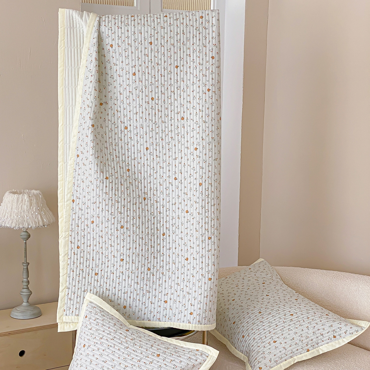 91家纺网 家纺一手货源 找家纺 黛舒家居 2026年春夏款纱洗莫代尔夹棉单床单三件套 鲜橙漫夏