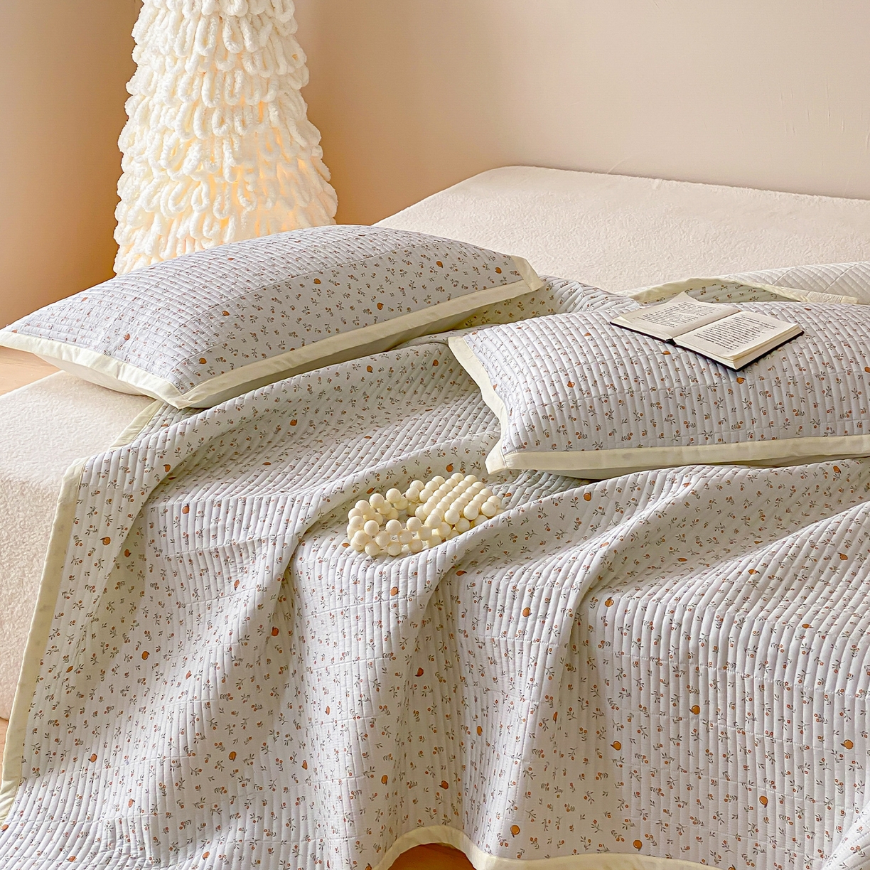 91家纺网 家纺一手货源 找家纺 黛舒家居 2026年春夏款纱洗莫代尔夹棉单床单三件套 鲜橙漫夏