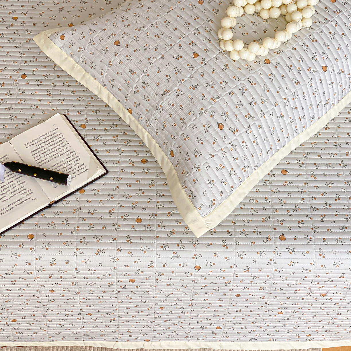 91家纺网 家纺一手货源 找家纺 黛舒家居 2026年春夏款纱洗莫代尔夹棉单床单三件套 鲜橙漫夏