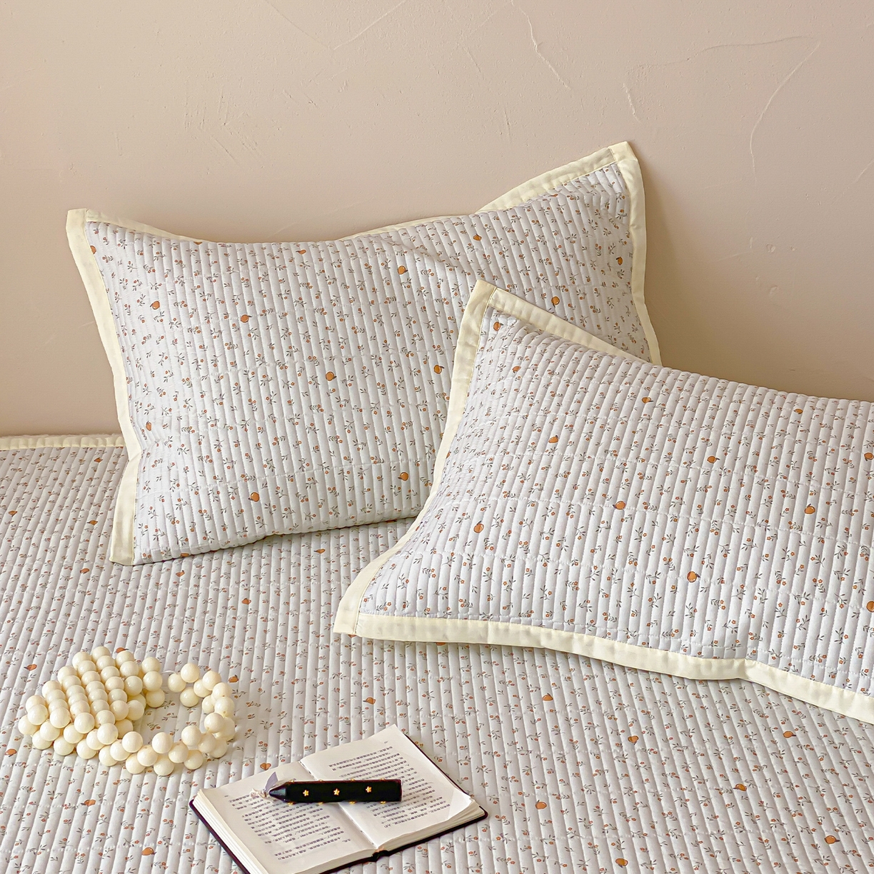 91家纺网 家纺一手货源 找家纺 黛舒家居 2026年春夏款纱洗莫代尔夹棉单床单三件套 鲜橙漫夏