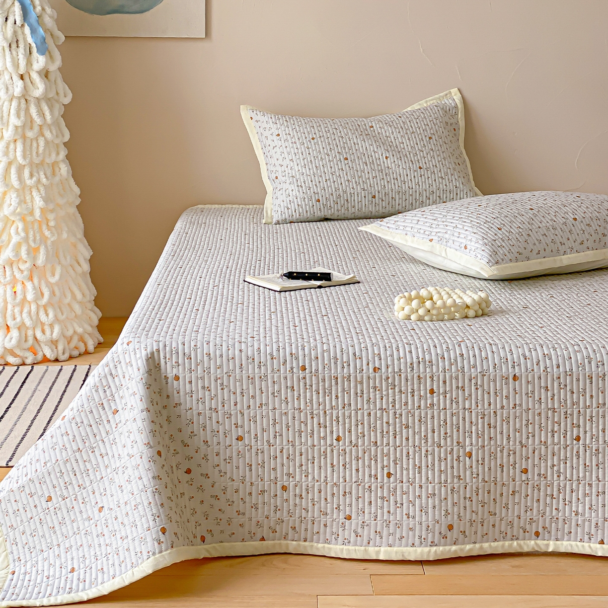 91家纺网 家纺一手货源 找家纺 黛舒家居 2026年春夏款纱洗莫代尔夹棉单床单三件套 鲜橙漫夏