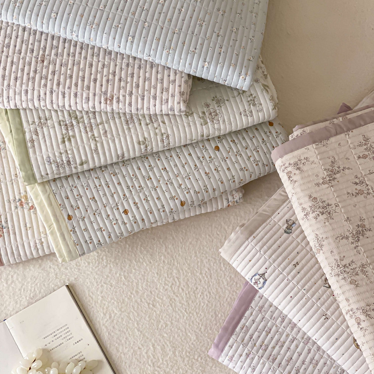 91家纺网 家纺一手货源 找家纺 黛舒家居 2026年春夏款纱洗莫代尔夹棉单床单三件套 组合图 仅供参考