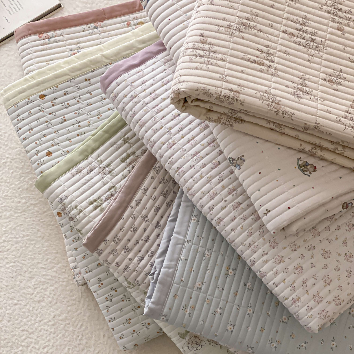 91家纺网 家纺一手货源 找家纺 黛舒家居 2026年春夏款纱洗莫代尔夹棉单床单三件套 组合图 仅供参考