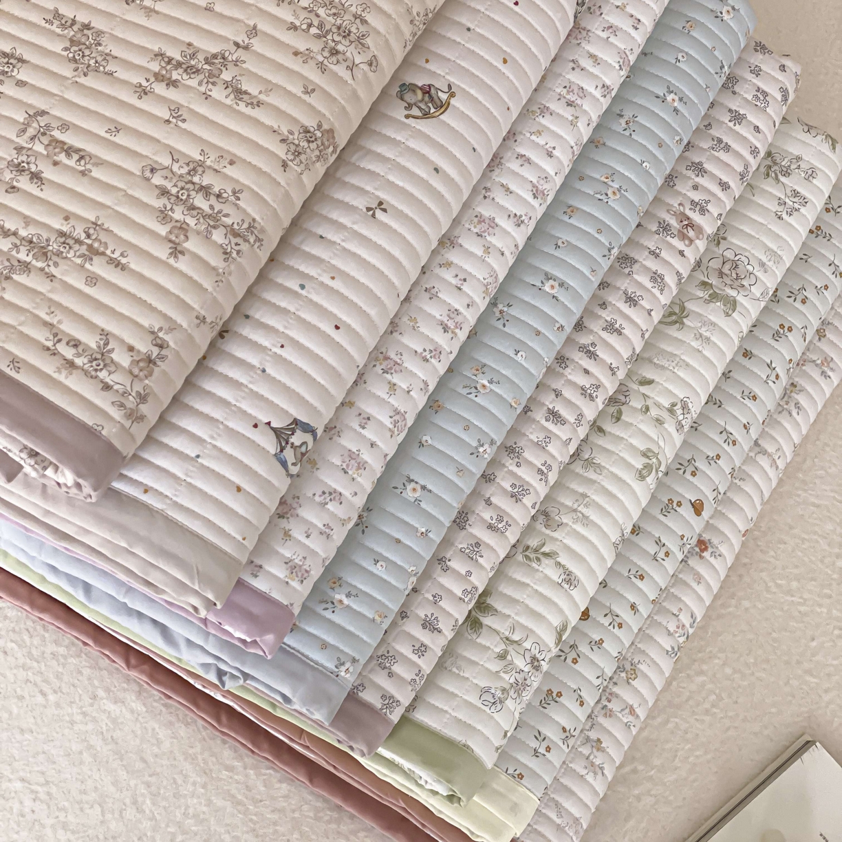 91家纺网 家纺一手货源 找家纺 黛舒家居 2026年春夏款纱洗莫代尔夹棉单床单三件套 组合图 仅供参考