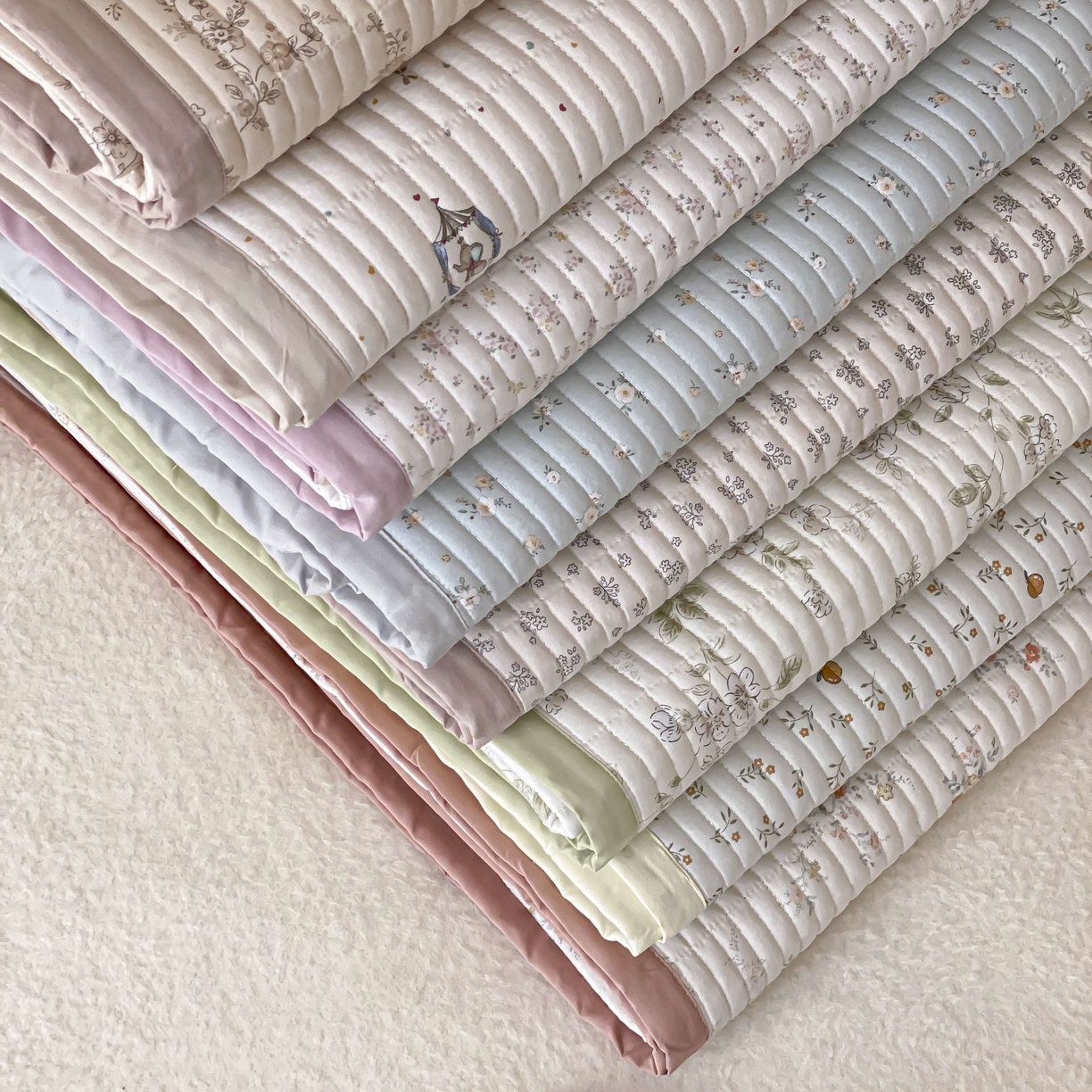 91家纺网 家纺一手货源 找家纺 黛舒家居 2026年春夏款纱洗莫代尔夹棉单床单三件套 组合图 仅供参考