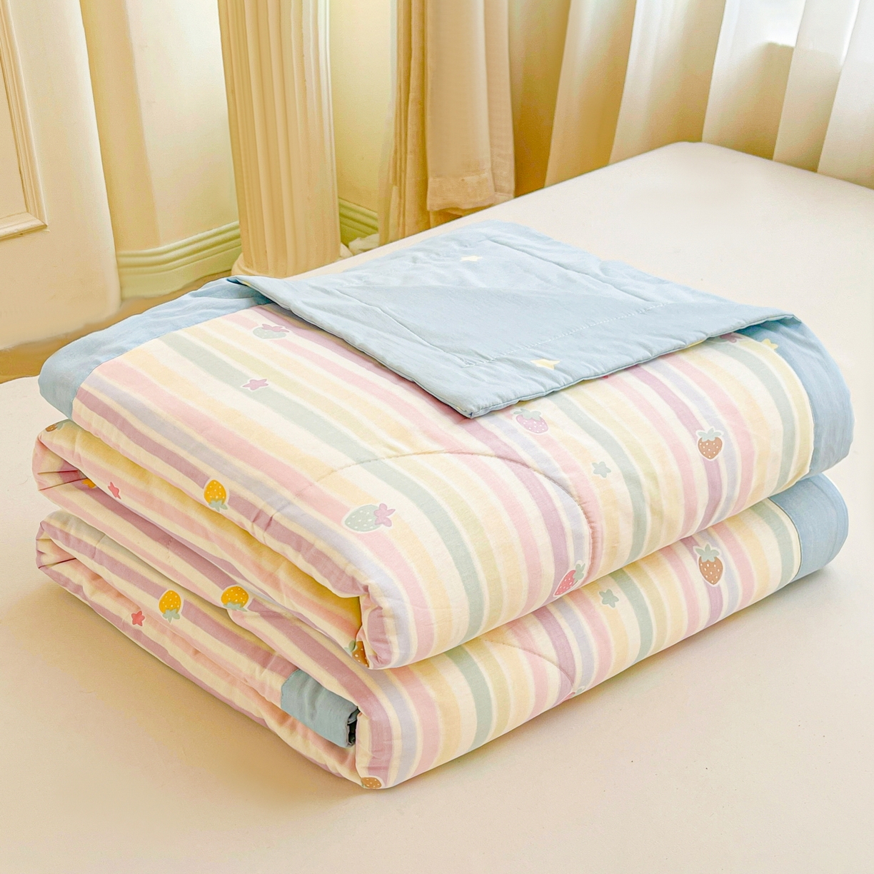 91家纺网 家纺一手货源 找家纺 格子铺 2026新款全棉纯棉印花棉花夏被夏凉被空调被 五彩草莓