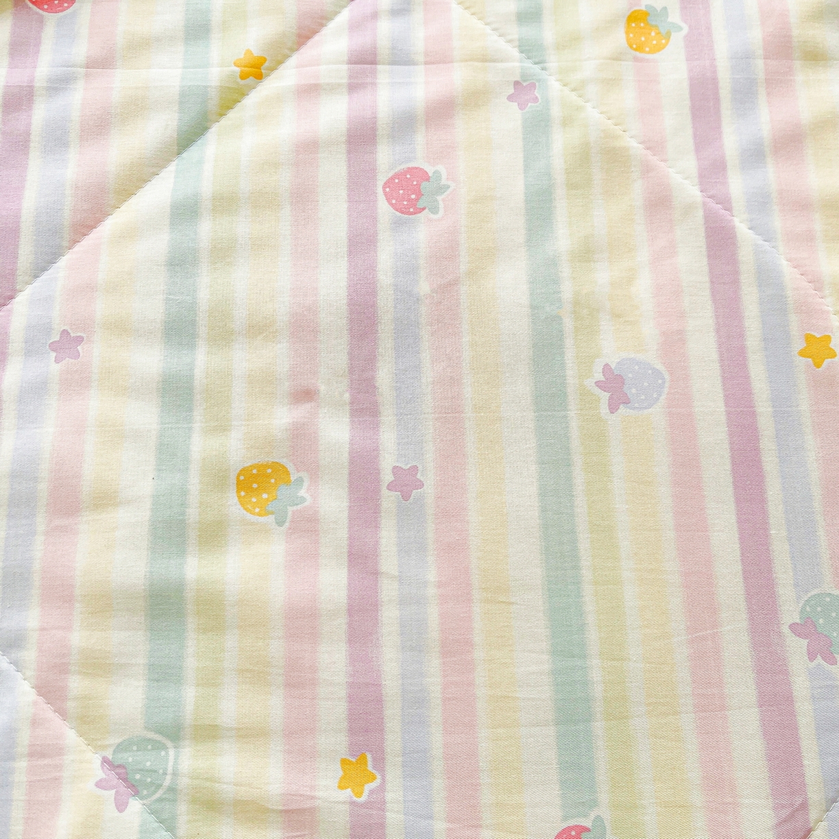 91家纺网 家纺一手货源 找家纺 格子铺 2026新款全棉纯棉印花棉花夏被夏凉被空调被 五彩草莓