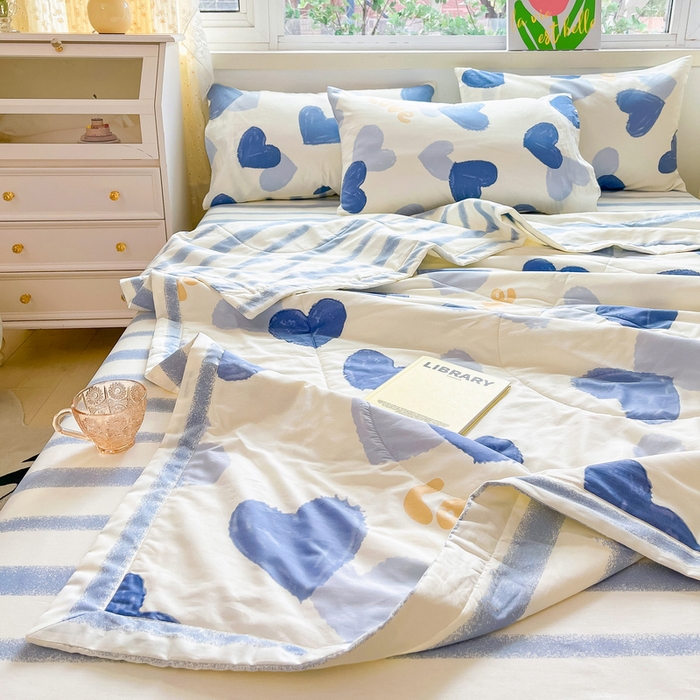 91家纺网 家纺一手货源 找家纺 格子铺 2026新款全棉纯棉印花棉花夏被夏凉被空调被 怦然心动