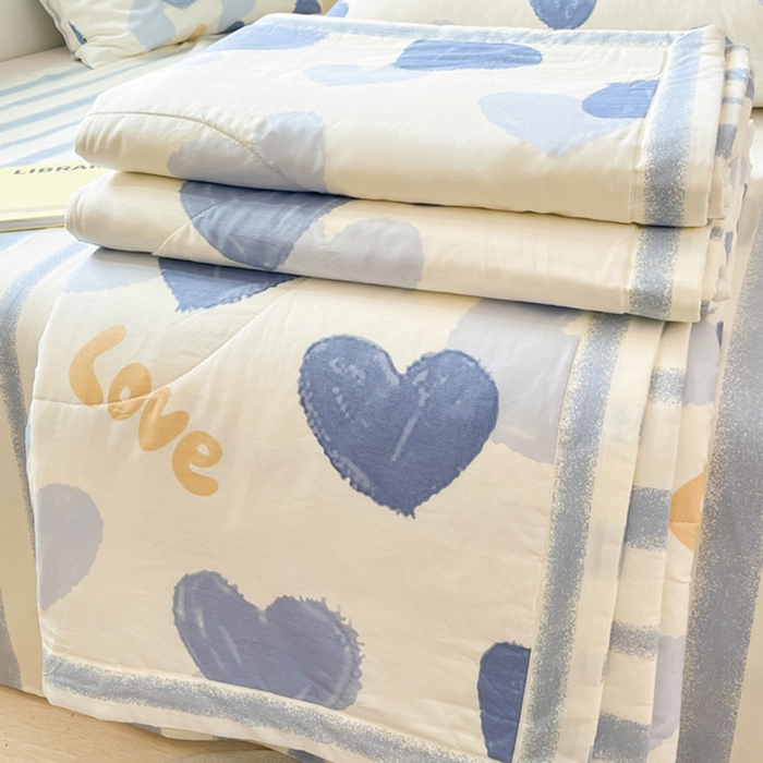 91家纺网 家纺一手货源 找家纺 格子铺 2026新款全棉纯棉印花棉花夏被夏凉被空调被 怦然心动