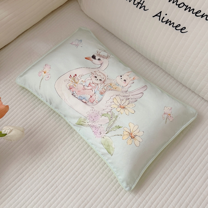 91家纺网 家纺一手货源 找家纺 萌宝家纺 2026新款A类60S全棉纯棉儿童枕套大版宝宝枕头枕芯 天鹅湖