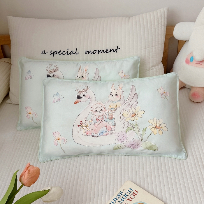 91家纺网 家纺一手货源 找家纺 萌宝家纺 2026新款A类60S全棉纯棉儿童枕套大版宝宝枕头枕芯 天鹅湖