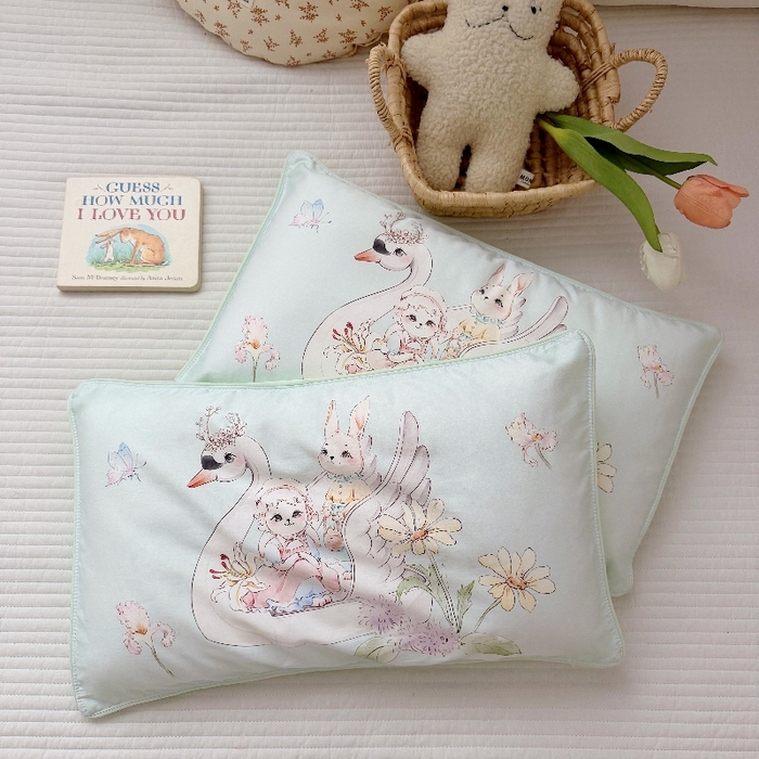 91家纺网 家纺一手货源 找家纺 萌宝家纺 2026新款A类60S全棉纯棉儿童枕套大版宝宝枕头枕芯 天鹅湖