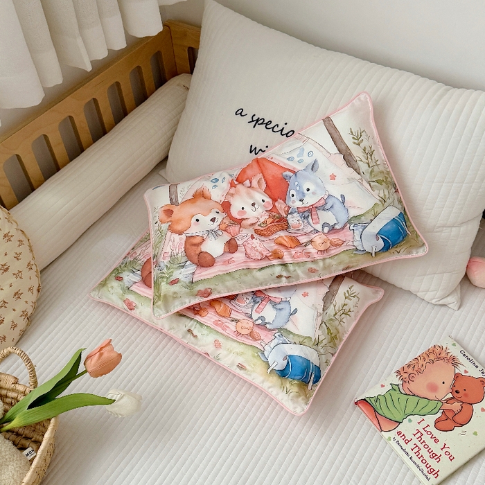 91家纺网 家纺一手货源 找家纺 萌宝家纺 2026新款A类60S全棉纯棉儿童枕套大版宝宝枕头枕芯 丛林聚餐