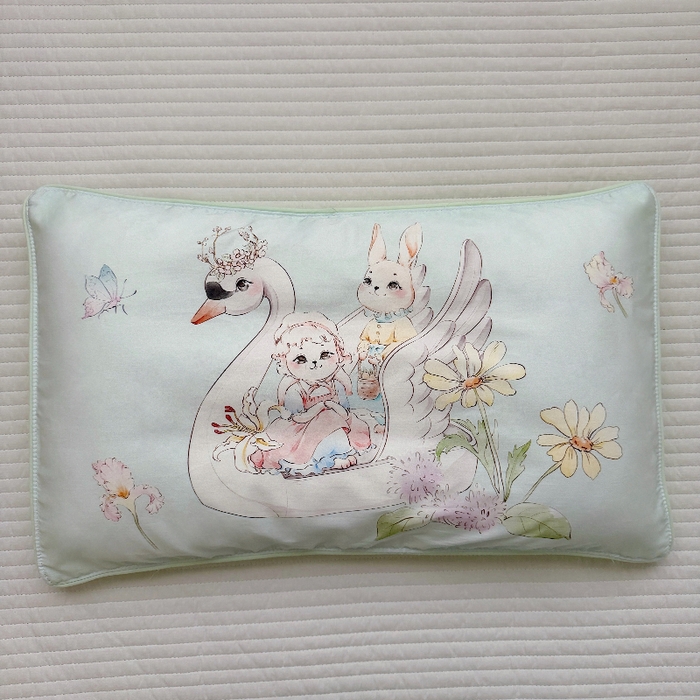 91家纺网 家纺一手货源 找家纺 萌宝家纺 2026新款A类60S全棉纯棉儿童枕套大版宝宝枕头枕芯 天鹅湖