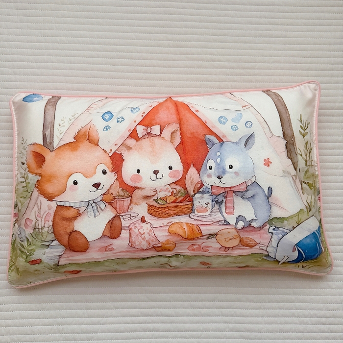 91家纺网 家纺一手货源 找家纺 萌宝家纺 2026新款A类60S全棉纯棉儿童枕套大版宝宝枕头枕芯 丛林聚餐