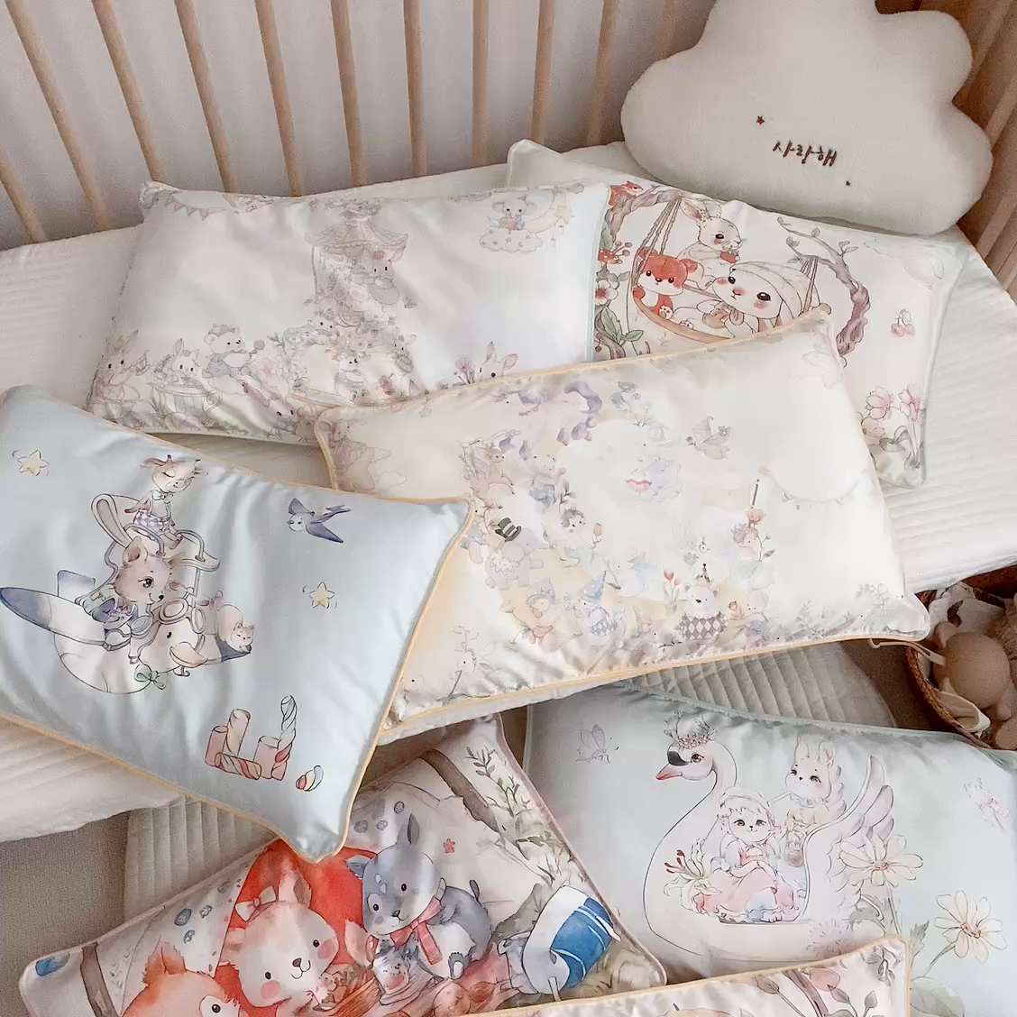 91家纺网 家纺一手货源 找家纺 萌宝家纺 2026新款A类60S全棉纯棉儿童枕套大版宝宝枕头枕芯 丛林聚餐