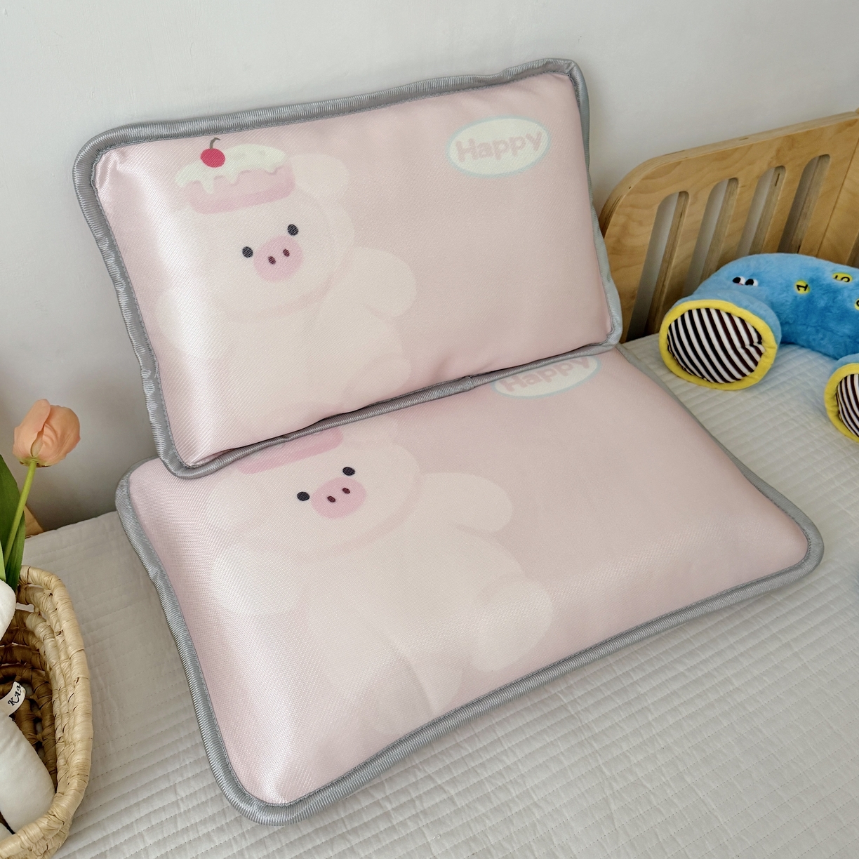 91家纺网 家纺一手货源 找家纺 萌宝家纺 2026新款夏季凉感儿童冰丝枕套双面冰藤枕枕头枕芯 小猪