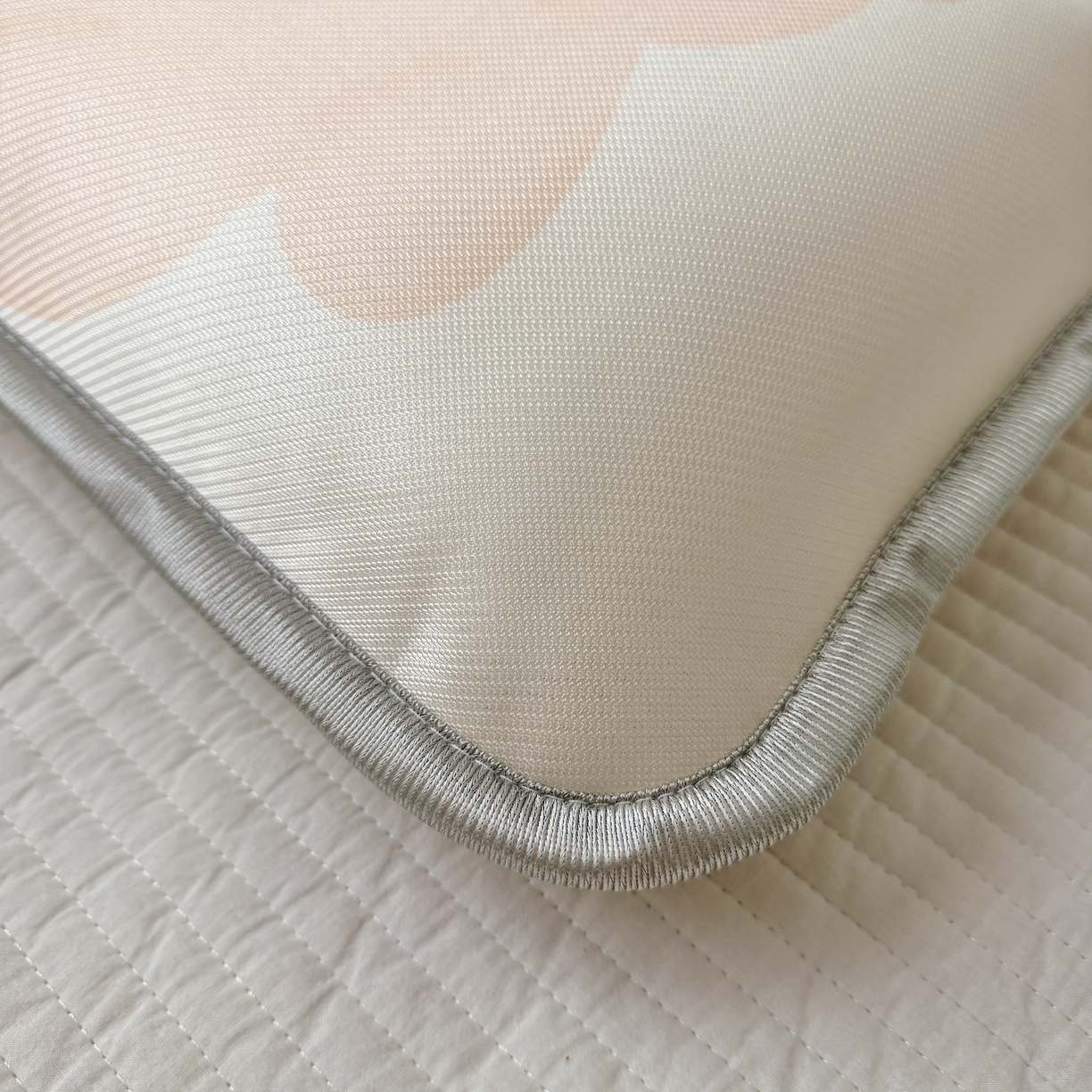 91家纺网 家纺一手货源 找家纺 萌宝家纺 2026新款夏季凉感儿童冰丝枕套双面冰藤枕枕头枕芯 小熊