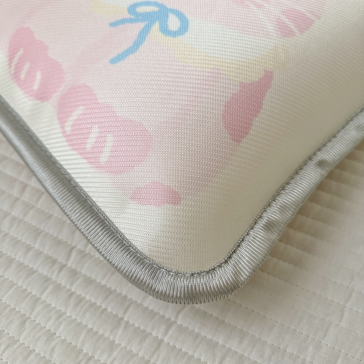 91家纺网 家纺一手货源 找家纺 萌宝家纺 2026新款夏季凉感儿童冰丝枕套双面冰藤枕枕头枕芯 小猫咪