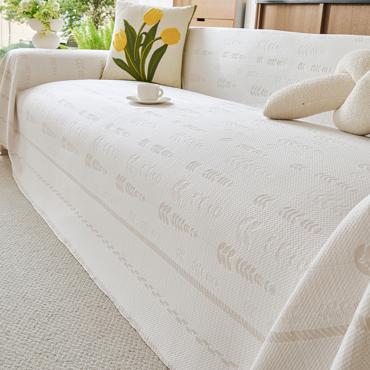 91家纺网 家纺一手货源 找家纺 卡初家居（原微来） 2026新款PE凉感冰丝沙发盖毯沙发巾系列 木槿-米