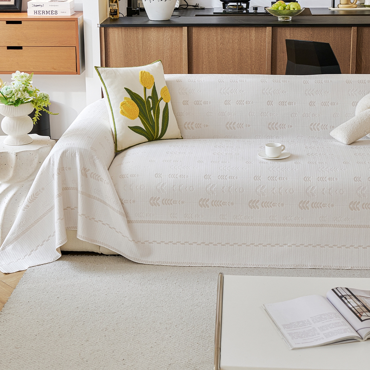 91家纺网 家纺一手货源 找家纺 卡初家居（原微来） 2026新款PE凉感冰丝沙发盖毯沙发巾系列 木槿-米